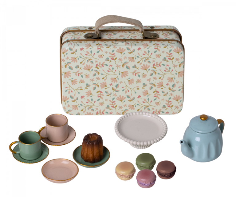 Juego de té, pasteles y vajilla con maleta