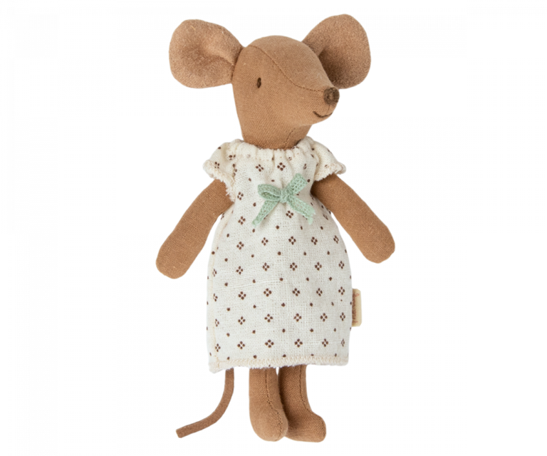 Ratona mayor en caja de cerillas