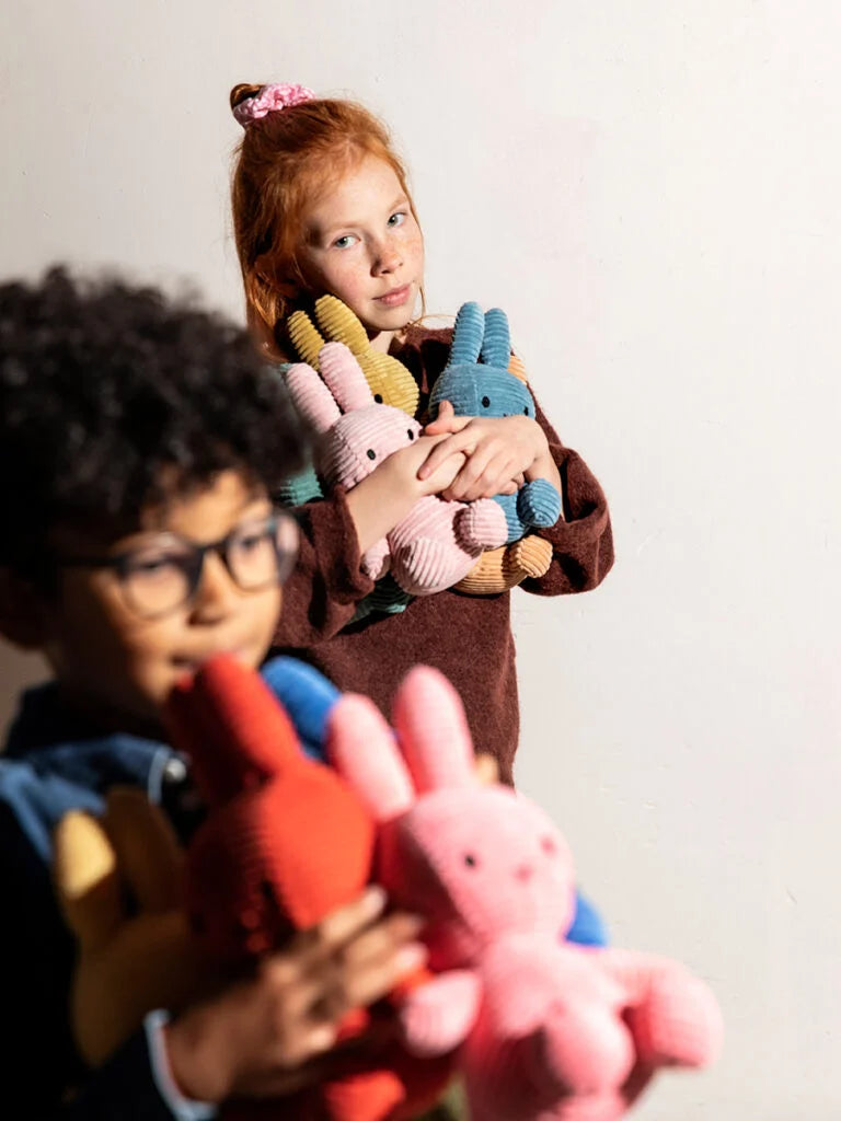 Conejita Miffy de pana