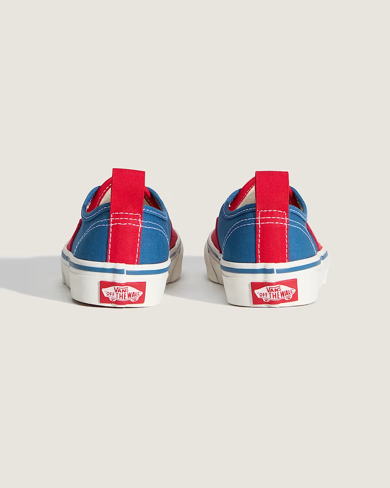 Vans Authentic con cordones elásticos.