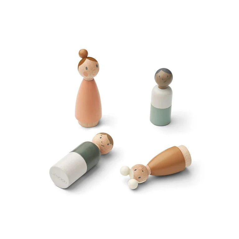 Familia muñecos de madera
